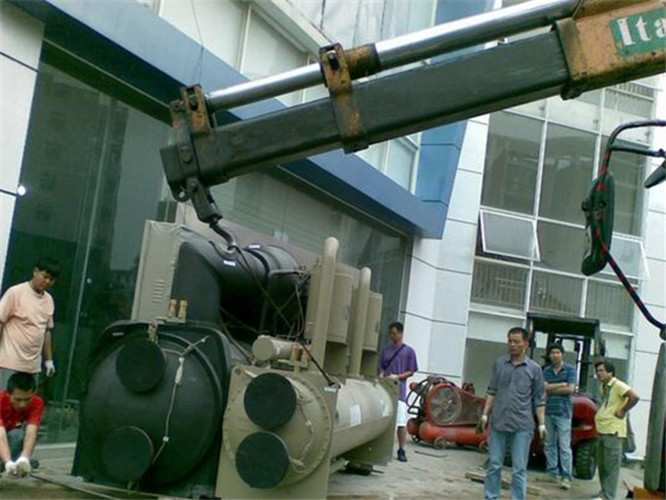 衡阳县随车吊和汽车吊的核心区别是什么？哪种更省钱？